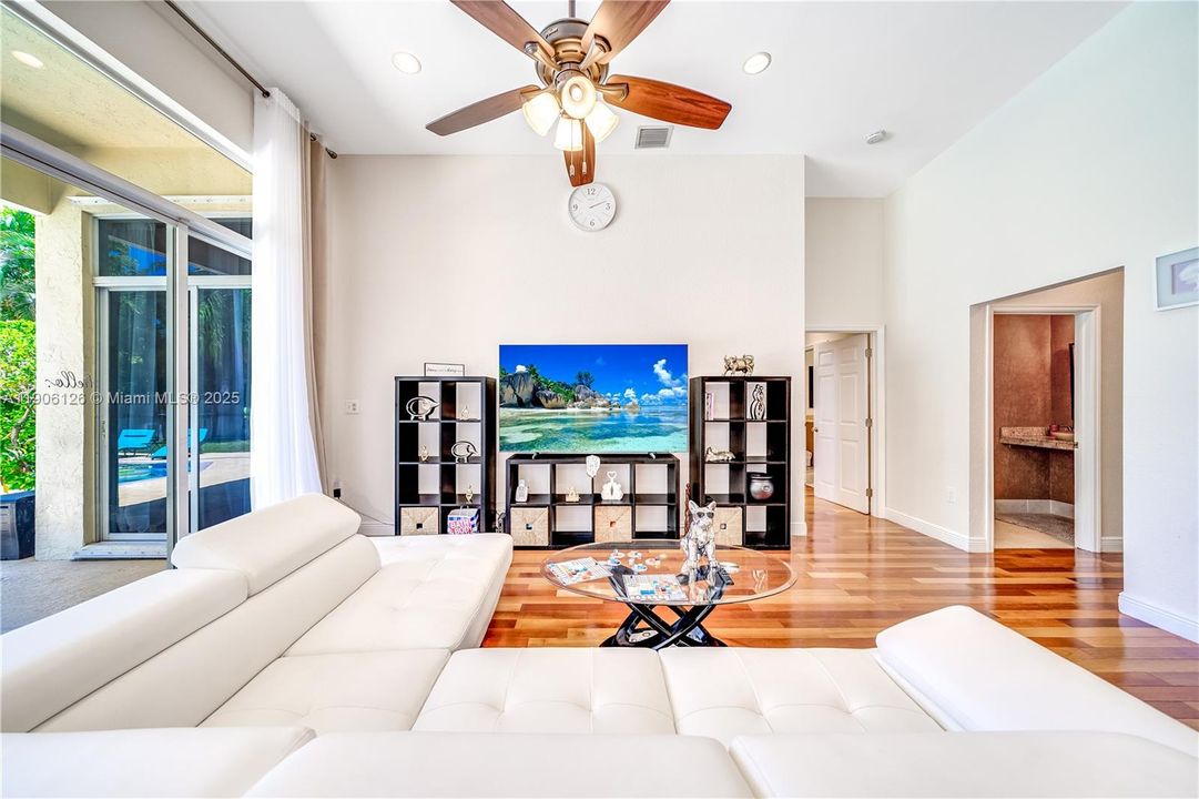 For Sale: $1,490,000 (3 beds, 2 baths, 2514 Square Feet)