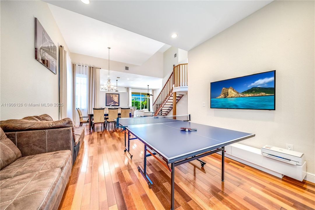 For Sale: $1,490,000 (3 beds, 2 baths, 2514 Square Feet)