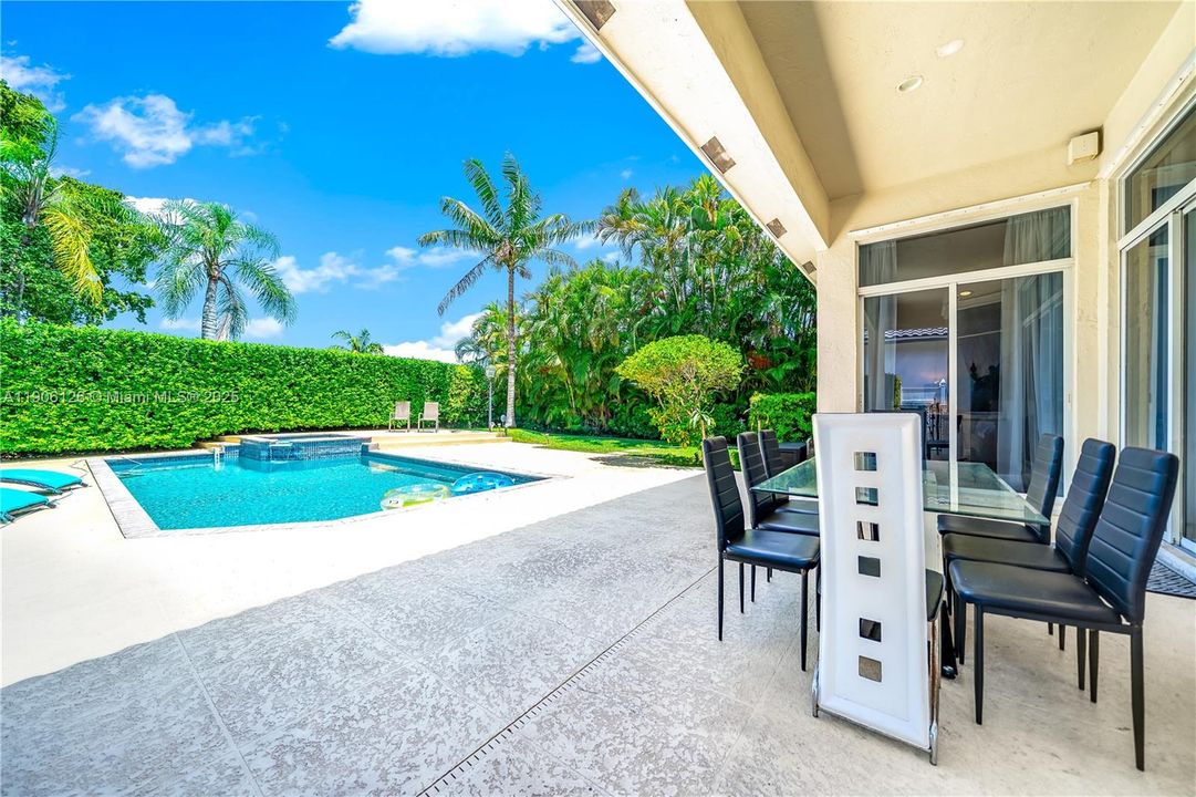 For Sale: $1,490,000 (3 beds, 2 baths, 2514 Square Feet)