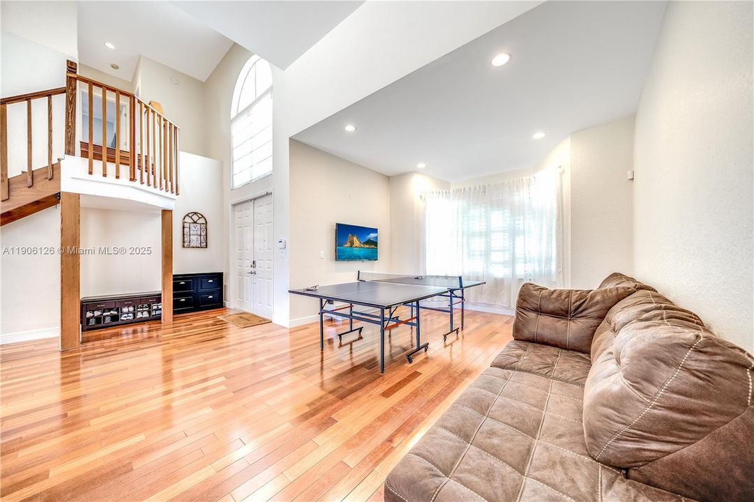 For Sale: $1,490,000 (3 beds, 2 baths, 2514 Square Feet)