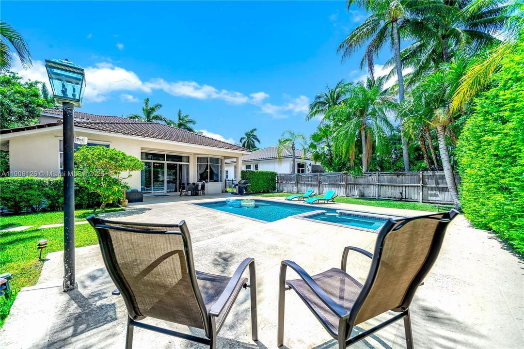 For Sale: $1,490,000 (3 beds, 2 baths, 2514 Square Feet)