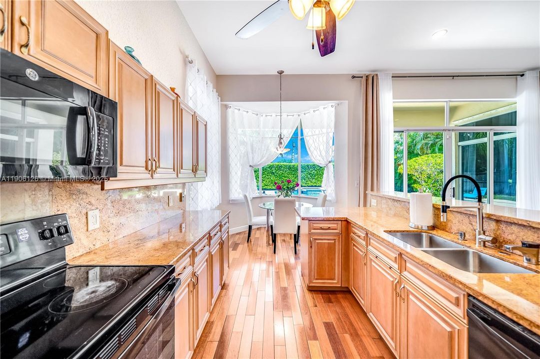 For Sale: $1,490,000 (3 beds, 2 baths, 2514 Square Feet)