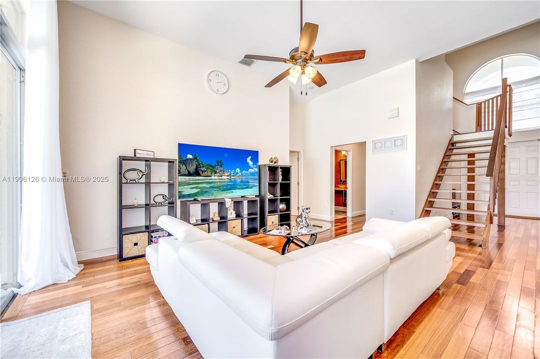 For Sale: $1,490,000 (3 beds, 2 baths, 2514 Square Feet)