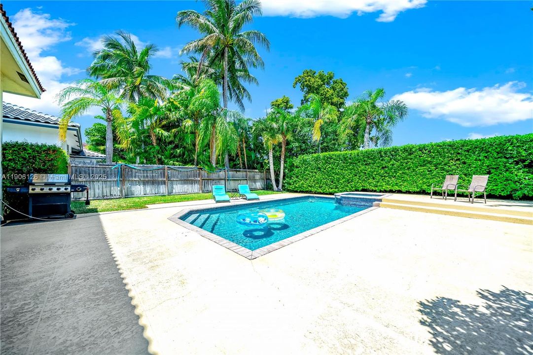 For Sale: $1,490,000 (3 beds, 2 baths, 2514 Square Feet)