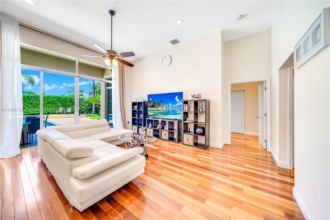 For Sale: $1,490,000 (3 beds, 2 baths, 2514 Square Feet)