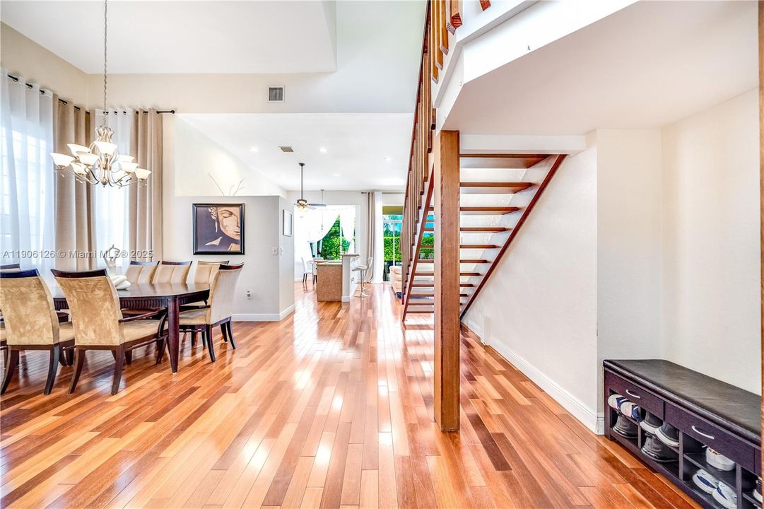 For Sale: $1,490,000 (3 beds, 2 baths, 2514 Square Feet)