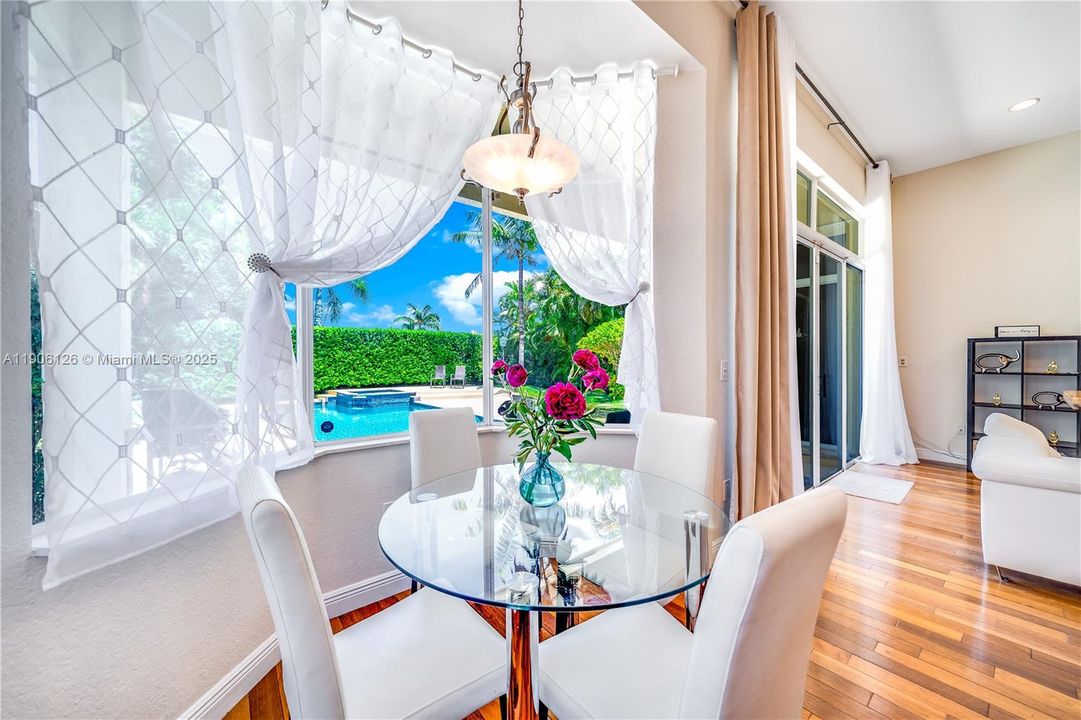 For Sale: $1,490,000 (3 beds, 2 baths, 2514 Square Feet)