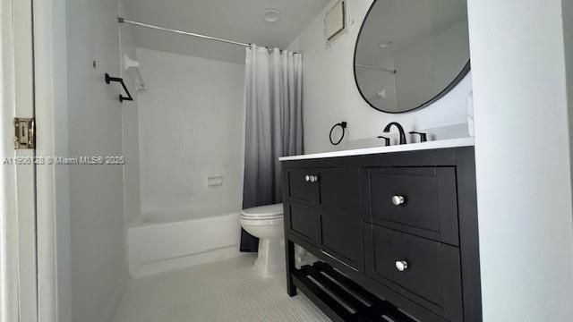 Под контрактом: $1,800 (1 спален, 1 ванн, 727 Квадратных фут)