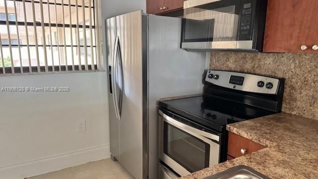 Под контрактом: $1,800 (1 спален, 1 ванн, 727 Квадратных фут)