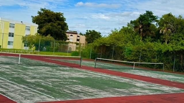 Под контрактом: $1,800 (1 спален, 1 ванн, 727 Квадратных фут)