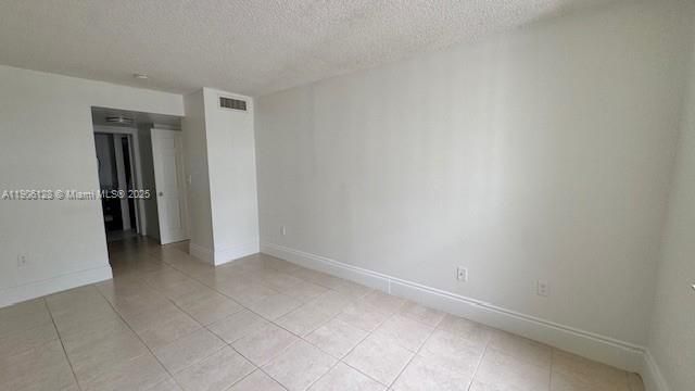 Под контрактом: $1,800 (1 спален, 1 ванн, 727 Квадратных фут)