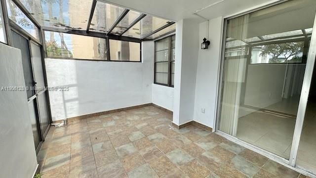 Под контрактом: $1,800 (1 спален, 1 ванн, 727 Квадратных фут)