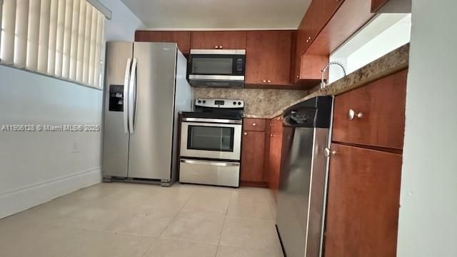 Под контрактом: $1,800 (1 спален, 1 ванн, 727 Квадратных фут)