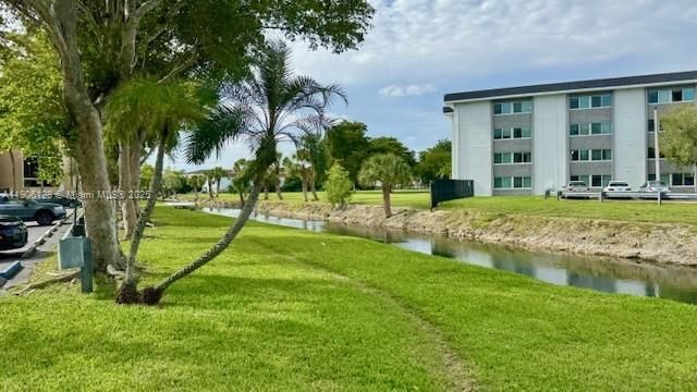 Под контрактом: $1,800 (1 спален, 1 ванн, 727 Квадратных фут)