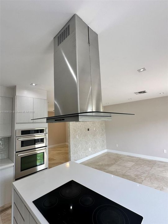 Activo con contrato: $4,570 (4 camas, 2 baños, 1850 Pies cuadrados)