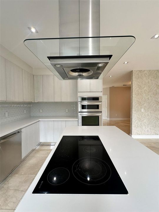 Activo con contrato: $4,570 (4 camas, 2 baños, 1850 Pies cuadrados)