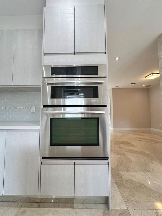 Activo con contrato: $4,570 (4 camas, 2 baños, 1850 Pies cuadrados)