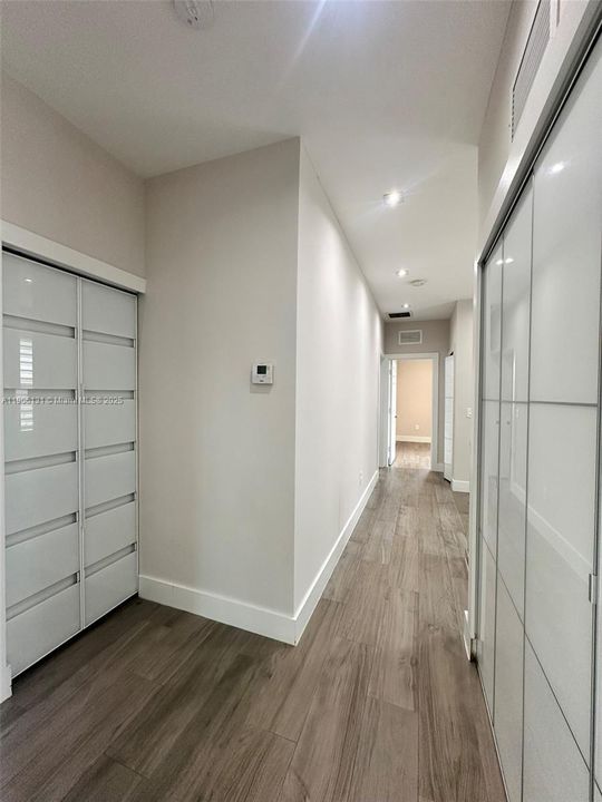 Activo con contrato: $4,570 (4 camas, 2 baños, 1850 Pies cuadrados)