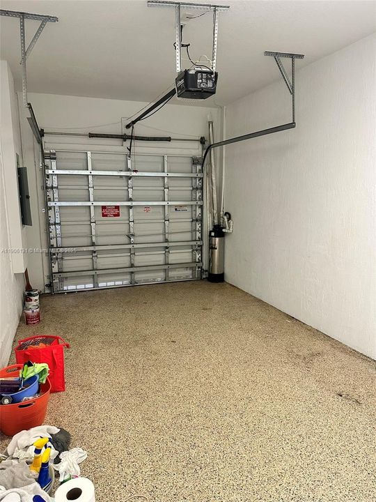 Activo con contrato: $4,570 (4 camas, 2 baños, 1850 Pies cuadrados)