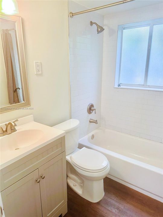 出租: $2,899 (2 贝兹, 1 浴室, 763 平方英尺)