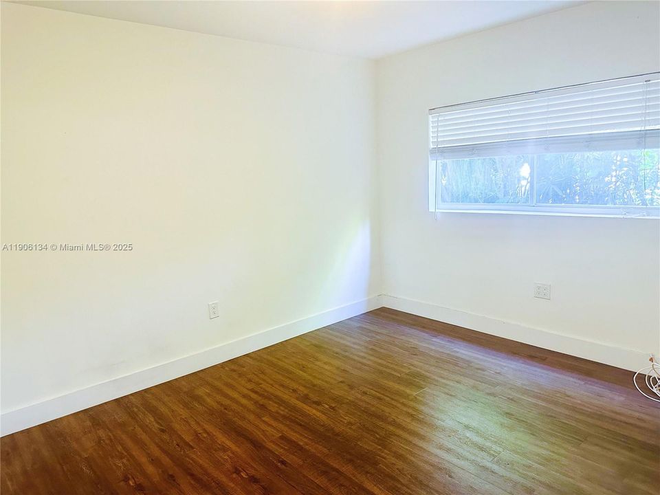 出租: $2,899 (2 贝兹, 1 浴室, 763 平方英尺)