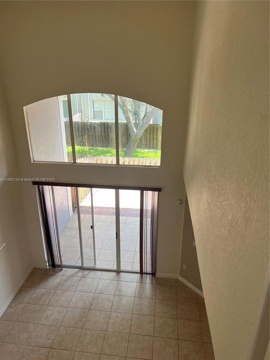 Active With Contract: $3,500 (3 beds, 2 baths, 2080 Square Feet)