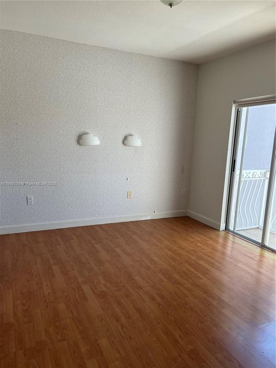 Active With Contract: $3,500 (3 beds, 2 baths, 2080 Square Feet)