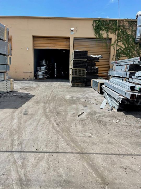 出租: $6,800 (0 贝兹, 0 浴室, 0 平方英尺)