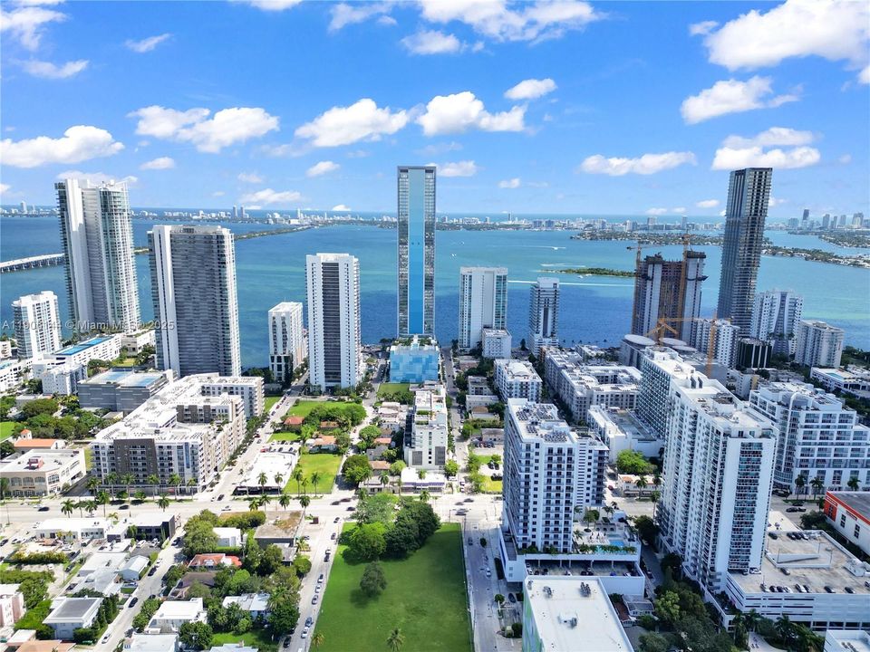 最近租的: $3,200 (2 贝兹, 2 浴室, 815 平方英尺)