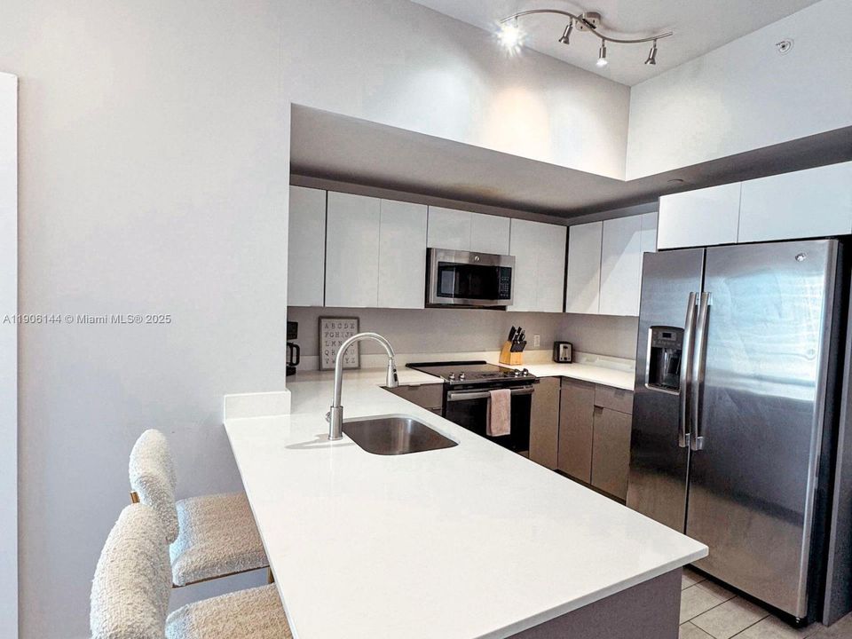 最近租的: $3,200 (2 贝兹, 2 浴室, 815 平方英尺)