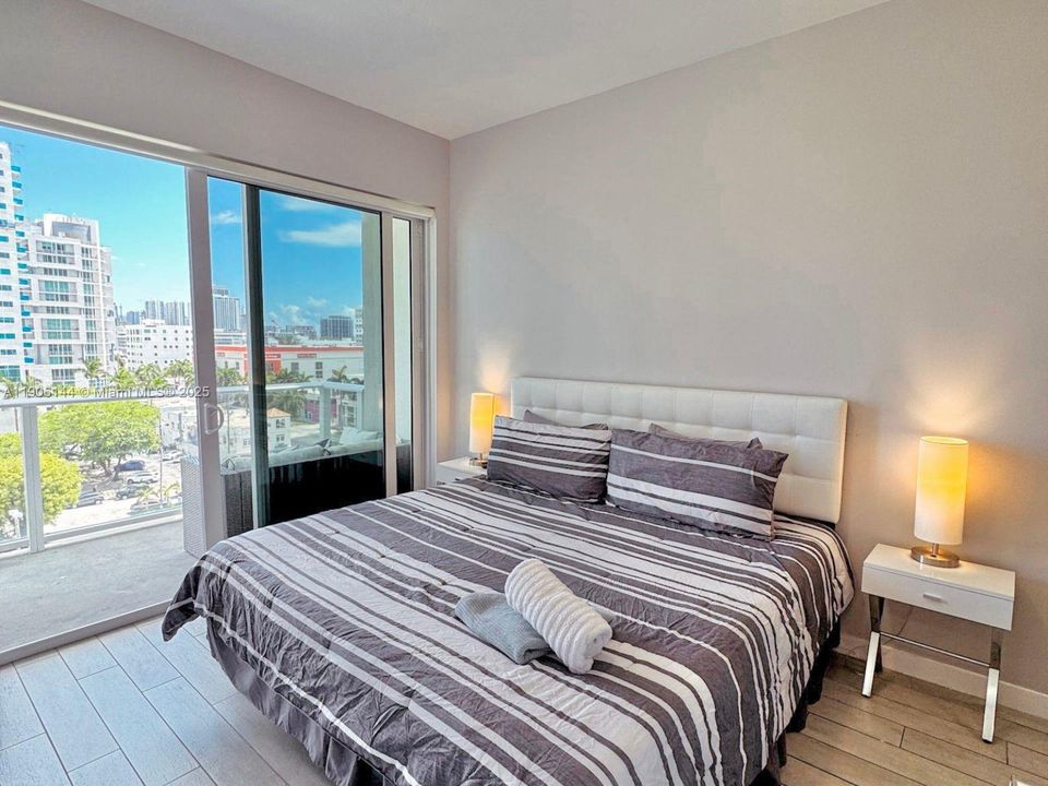 最近租的: $3,200 (2 贝兹, 2 浴室, 815 平方英尺)