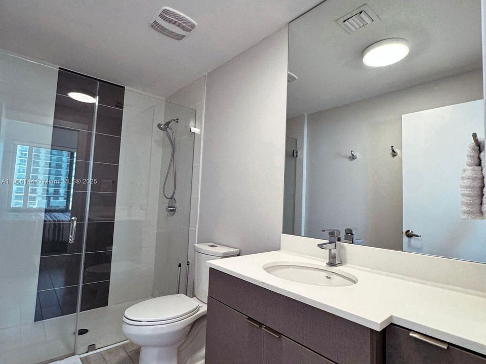 最近租的: $3,200 (2 贝兹, 2 浴室, 815 平方英尺)