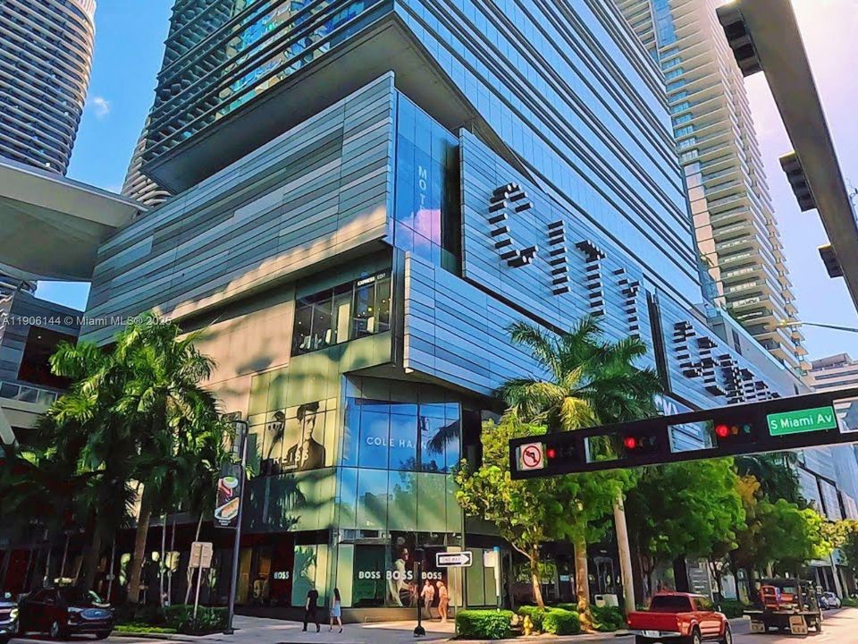 最近租的: $3,200 (2 贝兹, 2 浴室, 815 平方英尺)