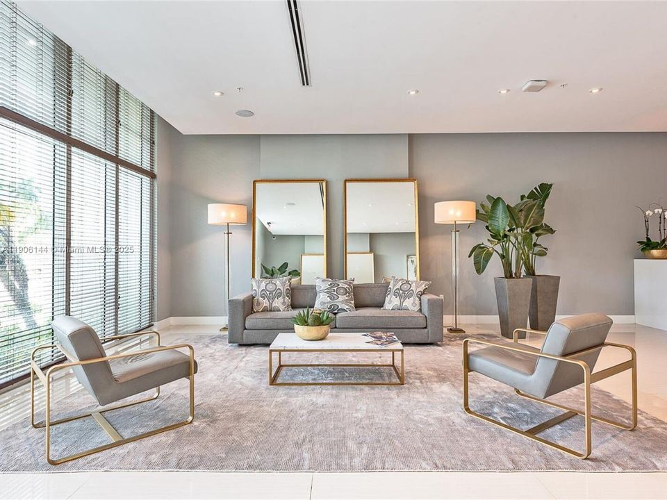 最近租的: $3,200 (2 贝兹, 2 浴室, 815 平方英尺)