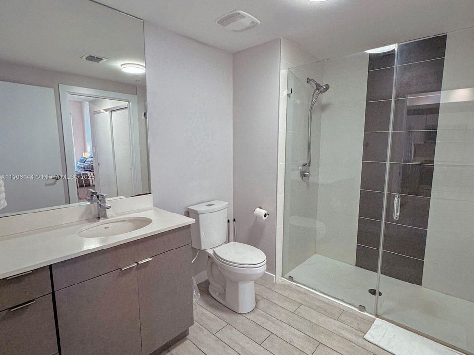 最近租的: $3,200 (2 贝兹, 2 浴室, 815 平方英尺)