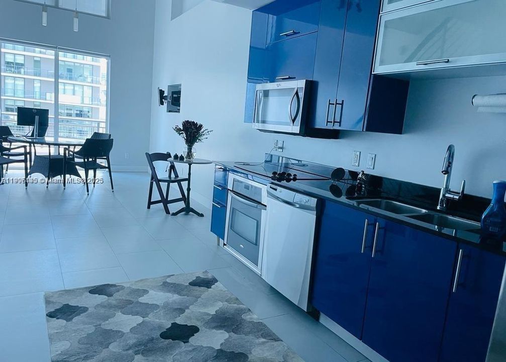 待售: $720,000 (2 贝兹, 2 浴室, 1148 平方英尺)