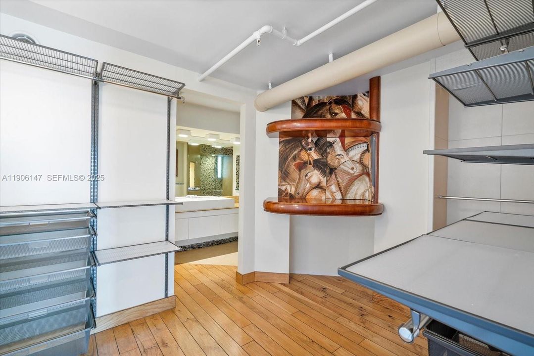 Walking Closet Master bedroom