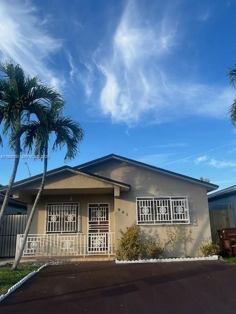 Activo con contrato: $3,000 (3 camas, 2 baños, 1298 Pies cuadrados)