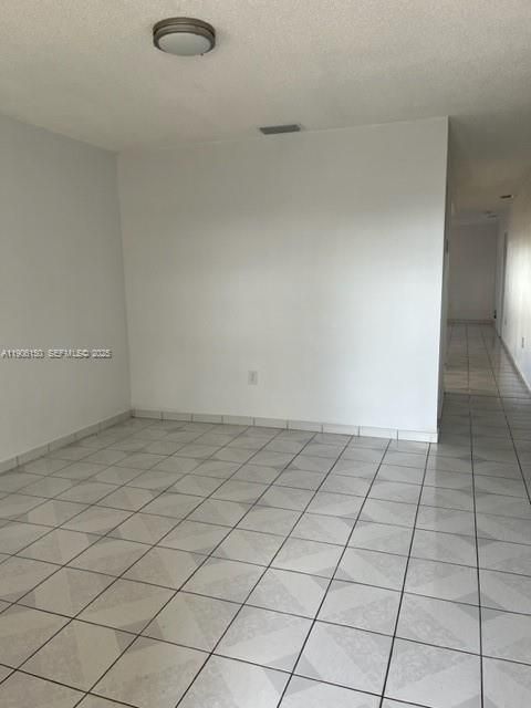 Activo con contrato: $3,000 (3 camas, 2 baños, 1298 Pies cuadrados)