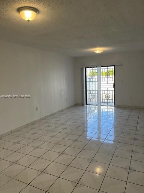 Activo con contrato: $3,000 (3 camas, 2 baños, 1298 Pies cuadrados)