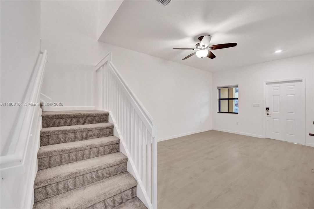 合同活跃: $525,000 (3 贝兹, 2 浴室, 1696 平方英尺)