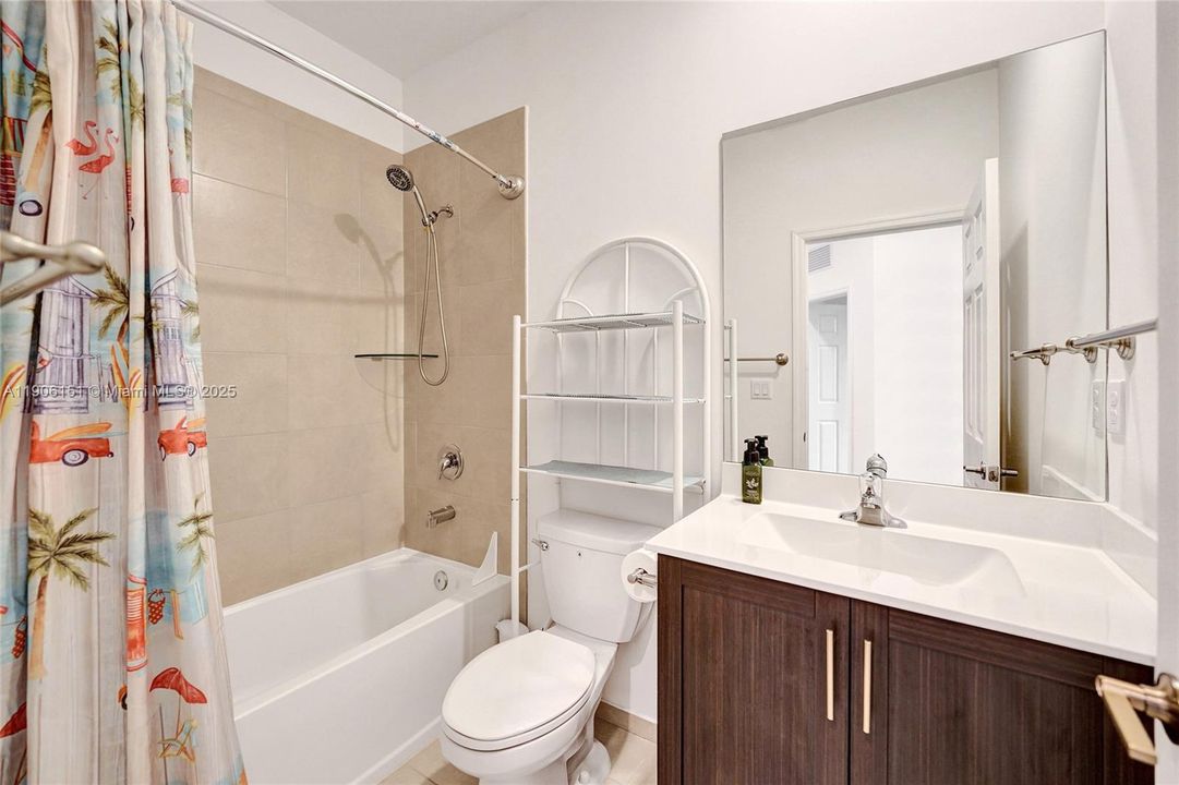 合同活跃: $525,000 (3 贝兹, 2 浴室, 1696 平方英尺)