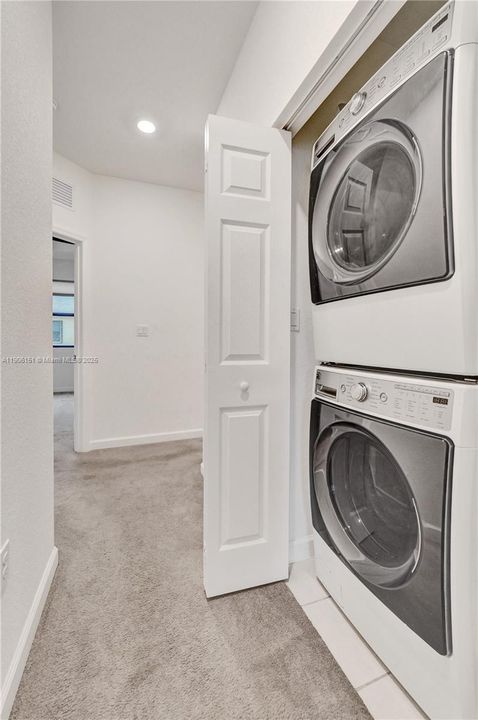 合同活跃: $525,000 (3 贝兹, 2 浴室, 1696 平方英尺)