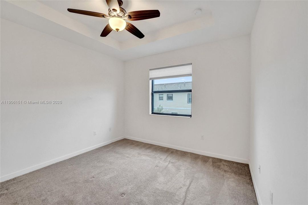 合同活跃: $525,000 (3 贝兹, 2 浴室, 1696 平方英尺)