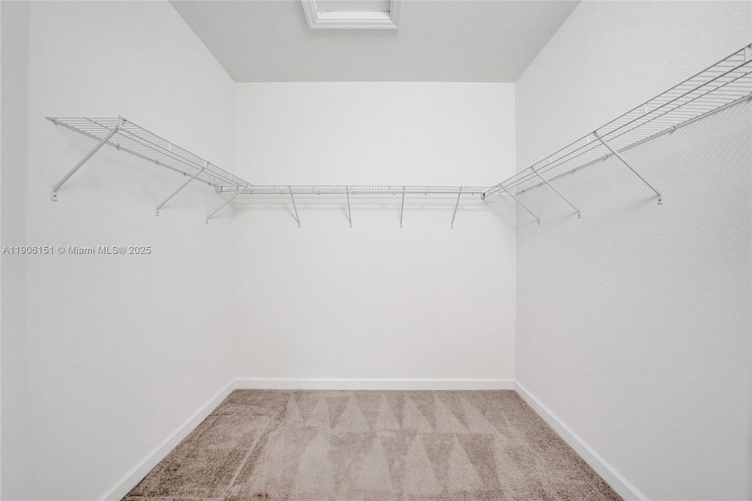 合同活跃: $525,000 (3 贝兹, 2 浴室, 1696 平方英尺)