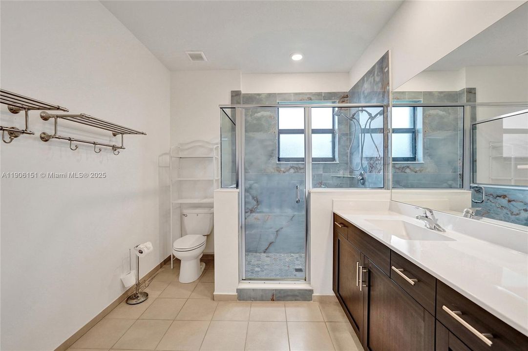 合同活跃: $525,000 (3 贝兹, 2 浴室, 1696 平方英尺)