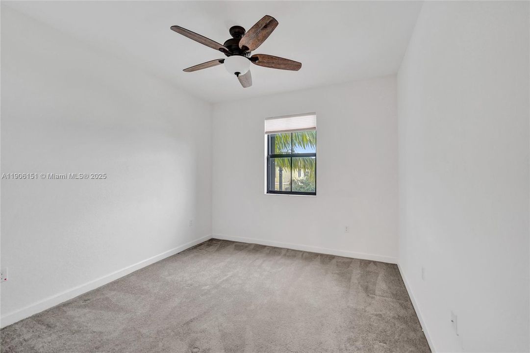 合同活跃: $525,000 (3 贝兹, 2 浴室, 1696 平方英尺)