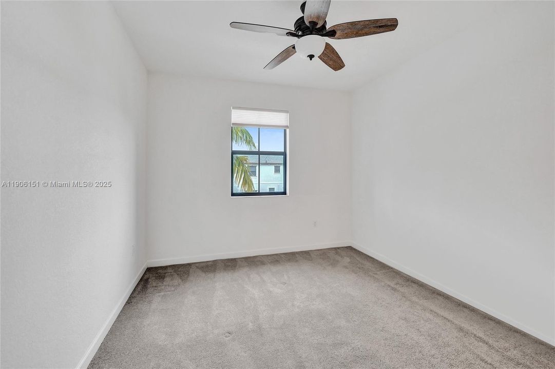 合同活跃: $525,000 (3 贝兹, 2 浴室, 1696 平方英尺)