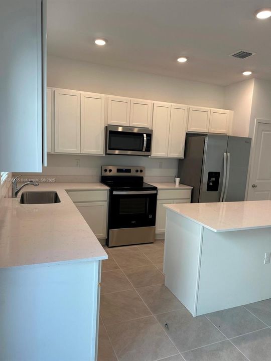 出租: $2,600 (3 贝兹, 2 浴室, 0 平方英尺)