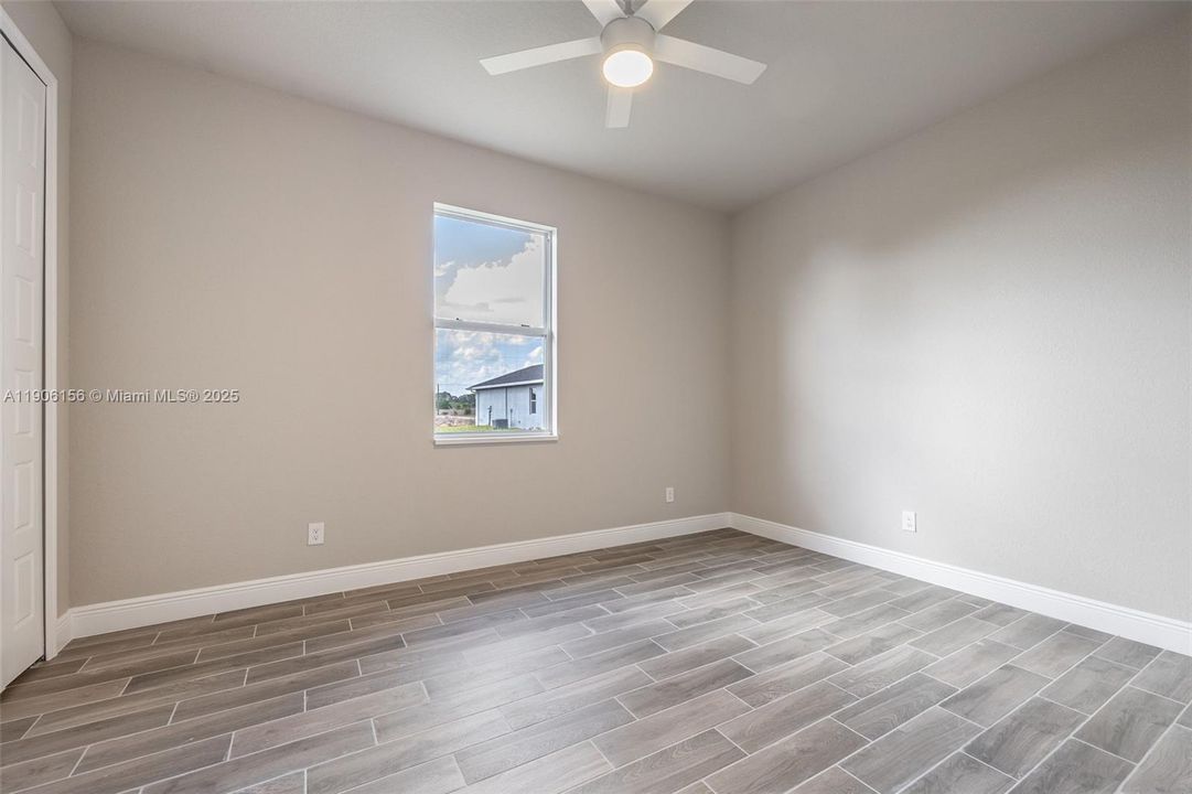 最近售出: $333,000 (4 贝兹, 2 浴室, 1662 平方英尺)